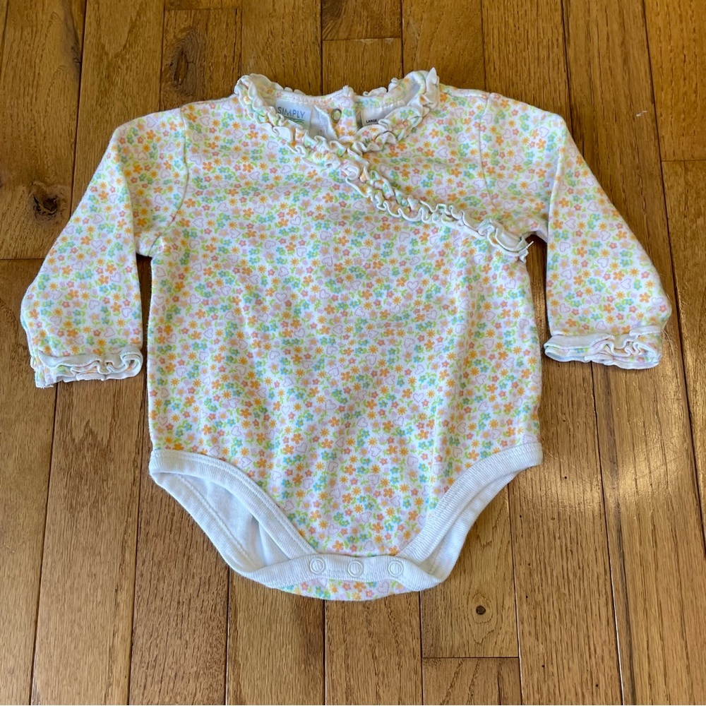 VTG SIMPLY BASIC MULTICOLORED FLORAL PRINT ONESIE SIZE 6/9 MONTHS 100% COTTON